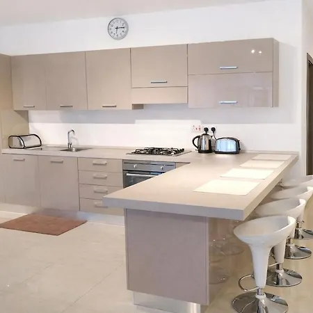 Daire Marina, Bright Three Bedroom Close To Valletta