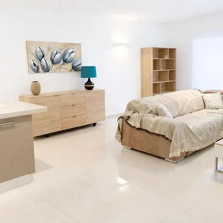 Daire Marina, Bright Three Bedroom Close To Valletta *
