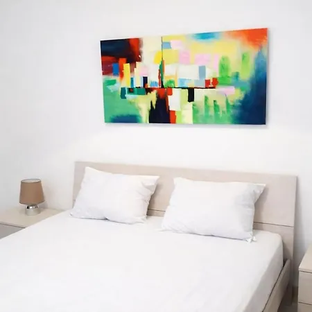 Marina, Bright Three Bedroom Close To Valletta Daire