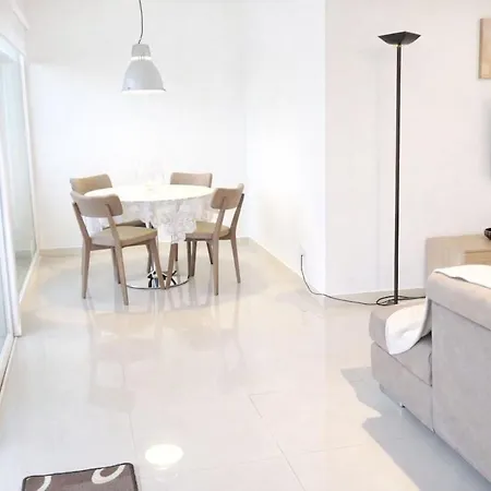 Marina, Bright Three Bedroom Close To Valletta Daire *