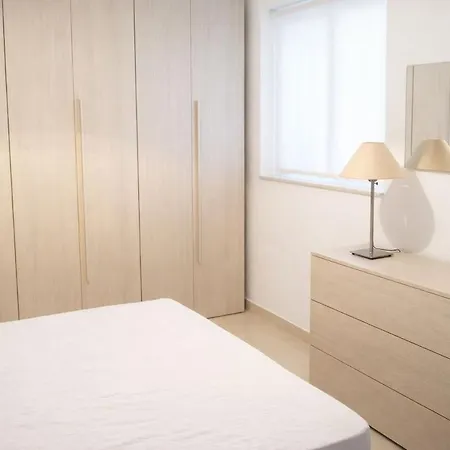 Marina, Bright Three Bedroom Close To Valletta *