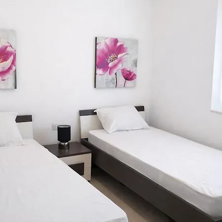 Daire Marina, Bright Three Bedroom Close To Valletta *