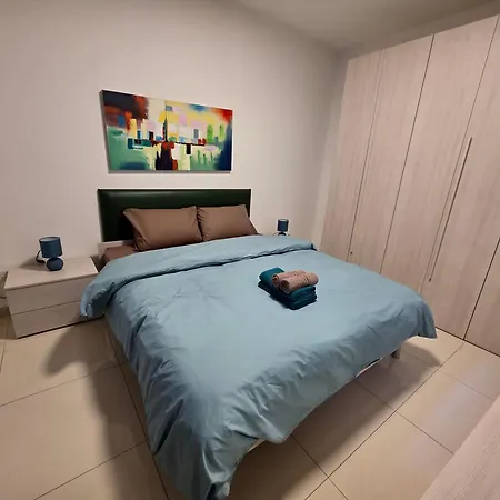 Marina, Bright Three Bedroom Close To Valletta