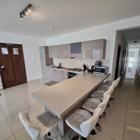 Daire Marina, Bright Three Bedroom Close To Valletta *