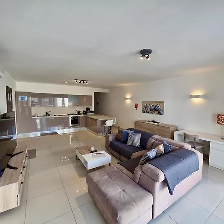 Daire Marina, Bright Three Bedroom Close To Valletta