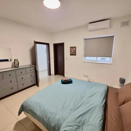 Marina, Bright Three Bedroom Close To Valletta Daire *