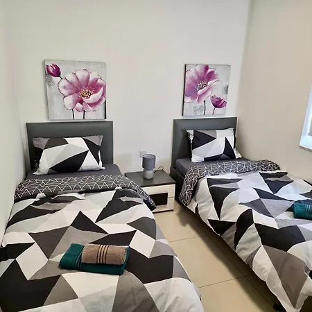 Marina, Bright Three Bedroom Close To Valletta Daire *